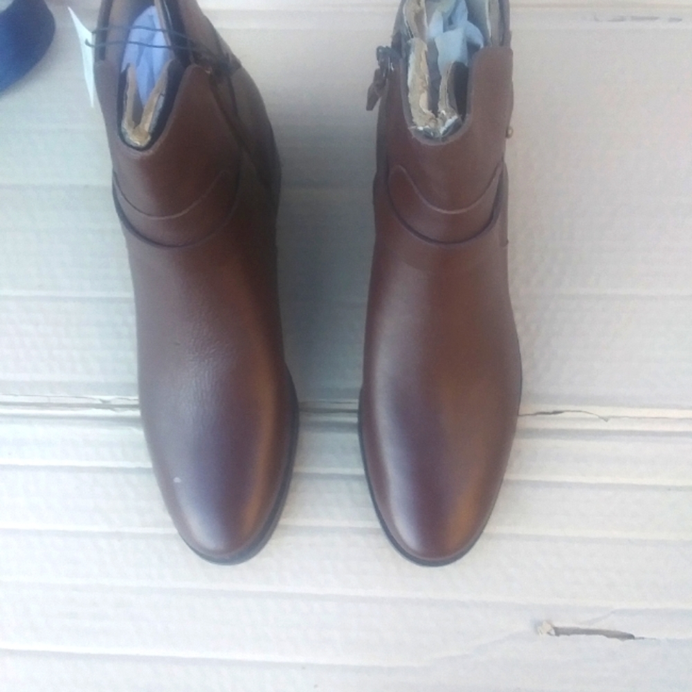 Cole haan boots size 8